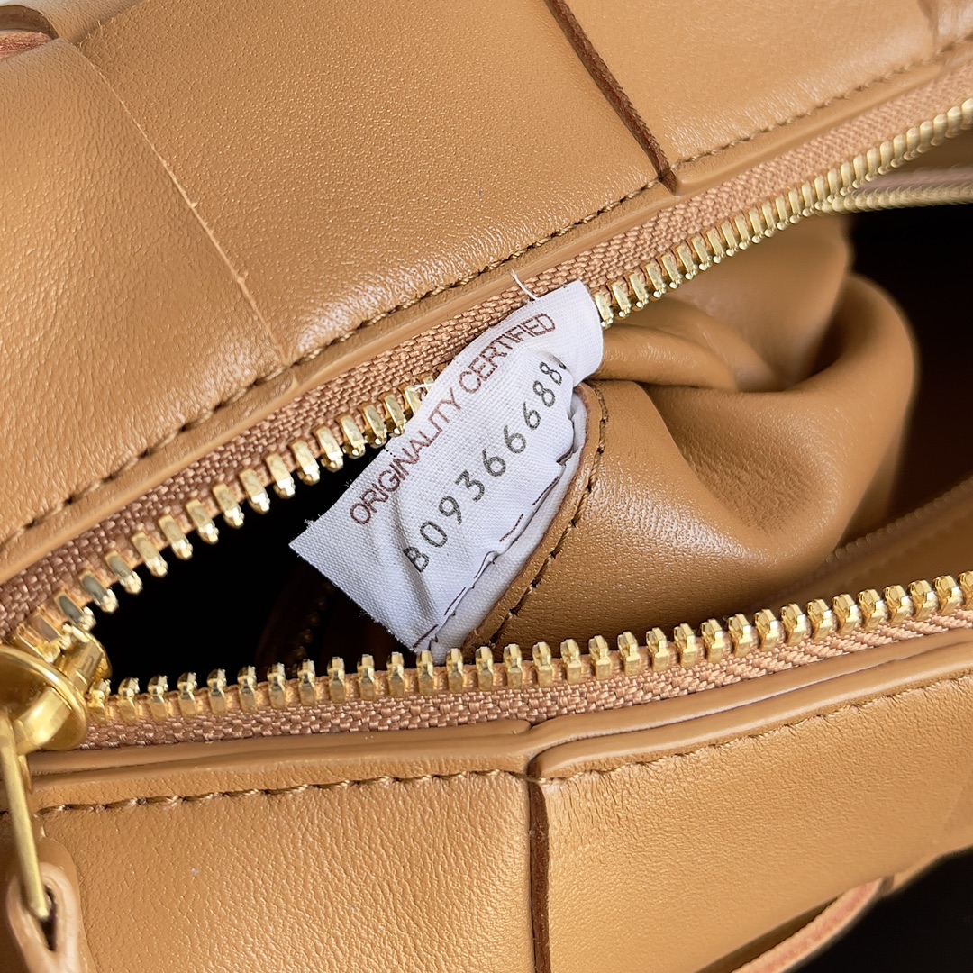 B0tt*ga Ven*ta Brick Cassette Light Brown For Women‎ 11in/28cm