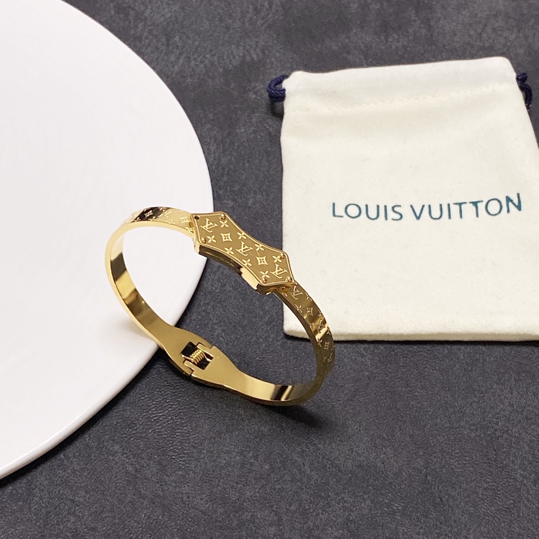 L0vis Vvtt0n LV Titan Bracelet Gold Tone For Women