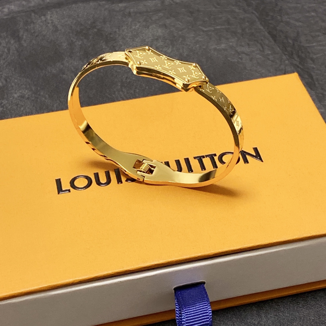 L0vis Vvtt0n LV Titan Bracelet Gold Tone For Women