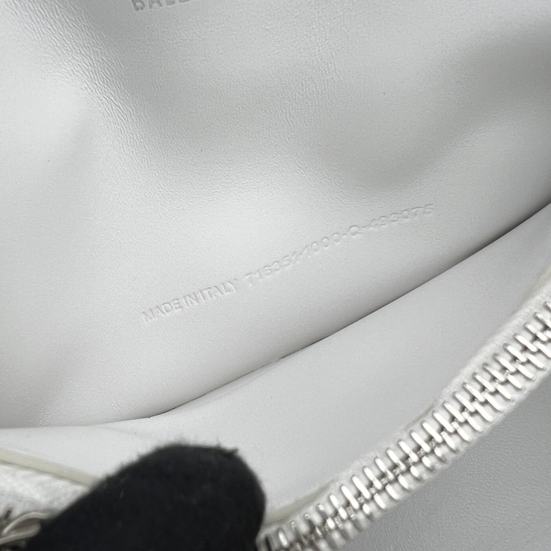 Ba1en*iaga Crush Small Chain Bag Black/Pink/Silver/White For Women‎ 9.8in/24.9cm 716351210J09001