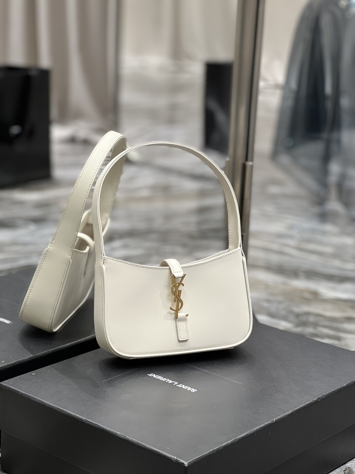Sa1nt Lau*nt Le 5 A 7 Mini White For Women‎ 7.5in/19cm 7103182R20W9207