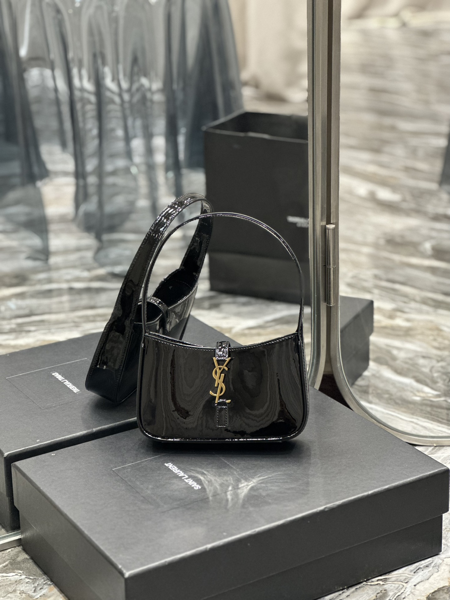 Sa1nt Lau*nt Le 5 A 7 Mini Black For Women‎ 7.5in/19cm 7103180UF0W1000