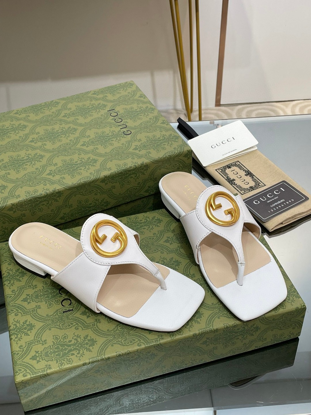 Gvc*1 Blondie Thong Sandal White For Women 739048 C9D00 9022