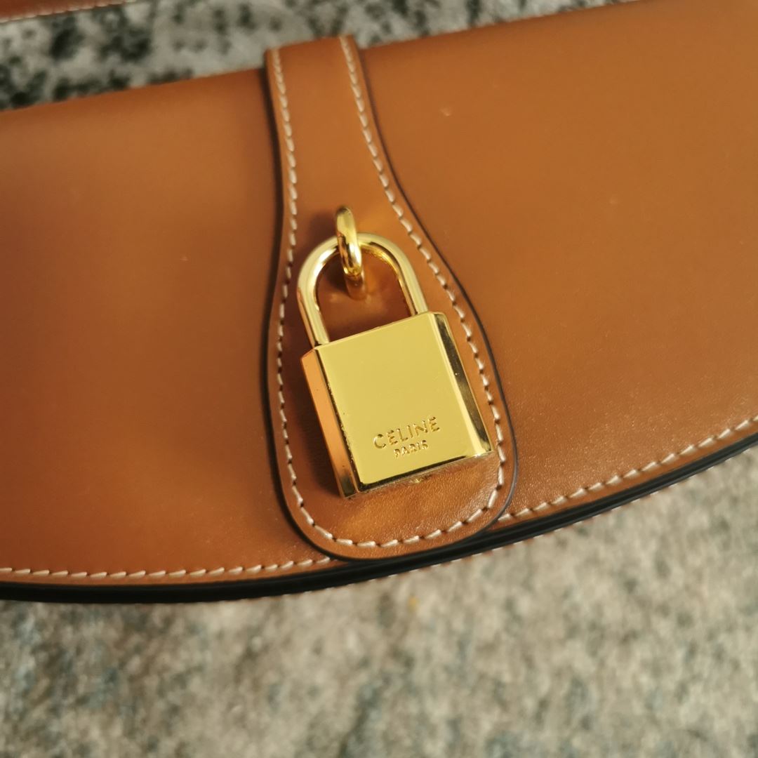 Ce1i*e Clutch On Strap Tabou In Triomphe Smooth White/Brown/Black For Women‎ 7in/18cm 10I593DQ1.01CK