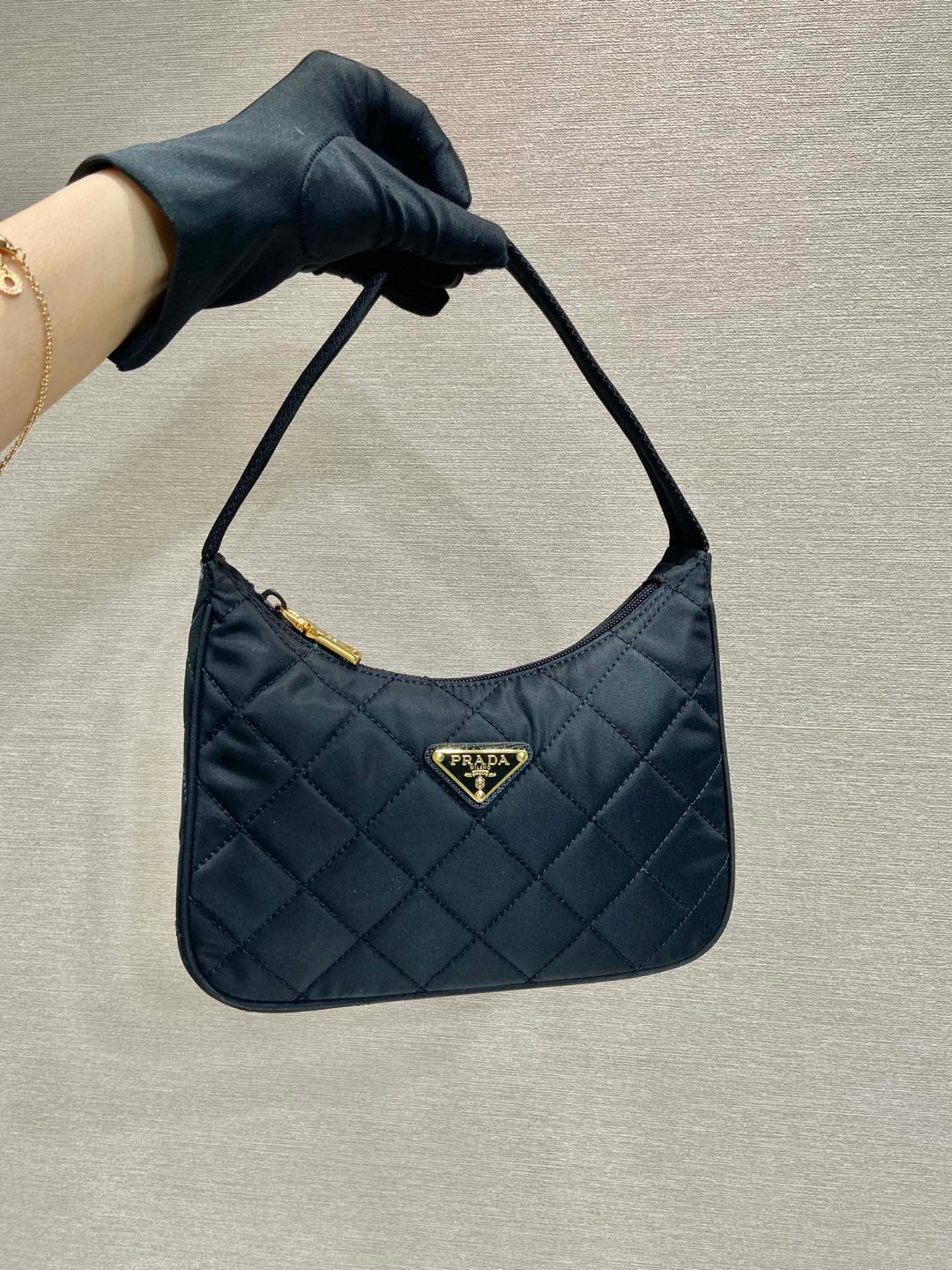 Pra*a Contenitore Maniglia Tessutu Quilted Shoulder Bag Black For Women 9.1 in / 23 cm