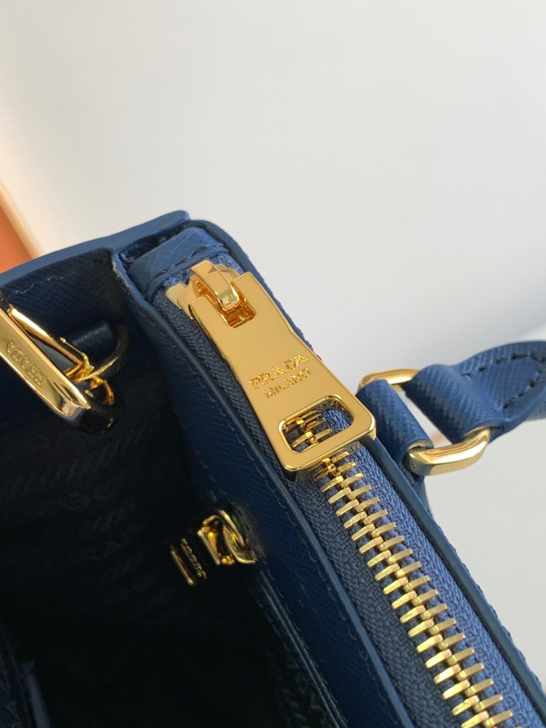 Pra*a Galleria Saffiano Mini Bag White/Beige/Blue/Dark Blue For Women 7.8 in / 20 cm 1BA906_NZV_F0009_V_EOM