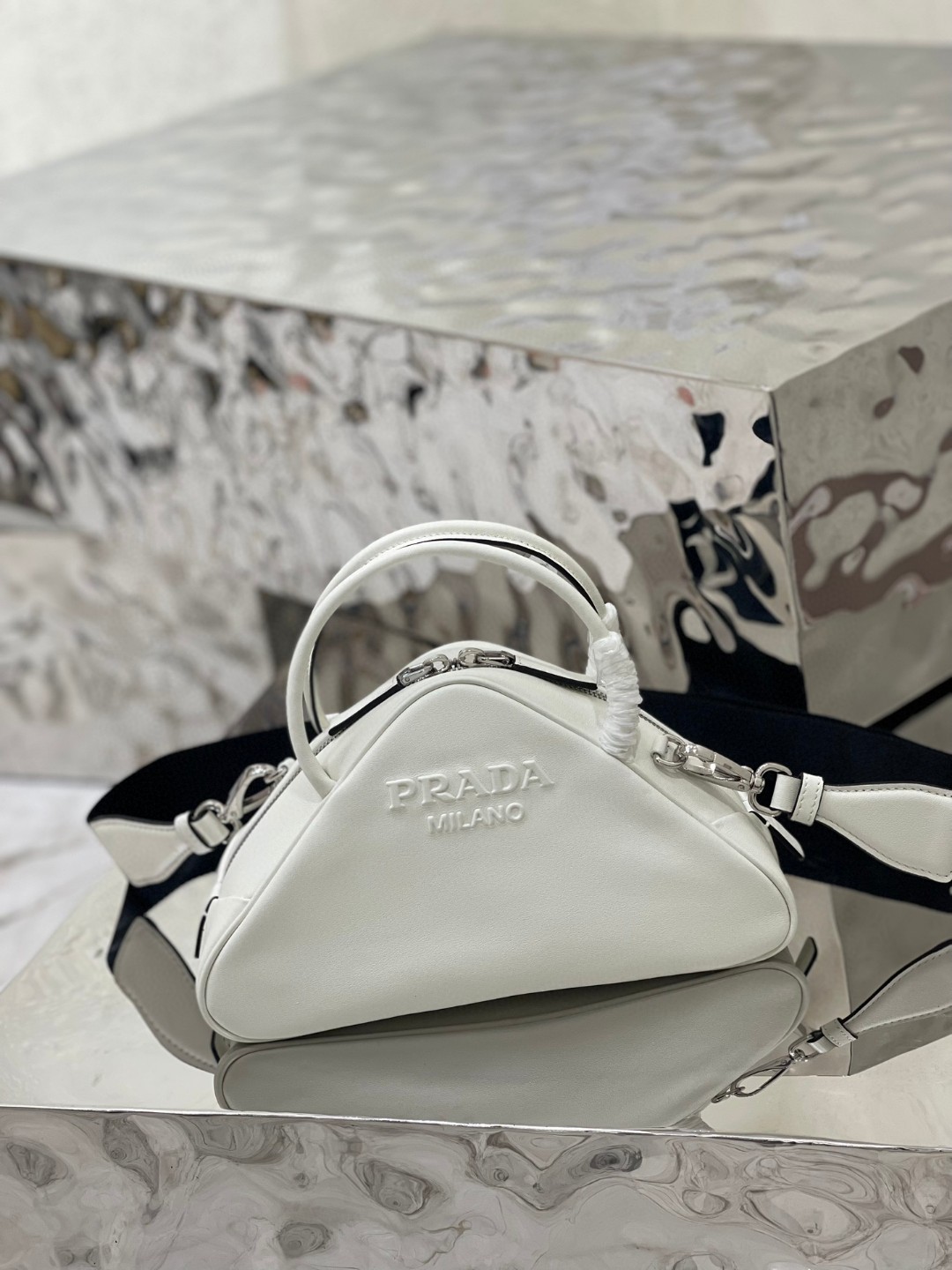 Pra*a Triangle Bag White/Black For Women 9.8 in / 25 cm 1BB082_2BYA_F0009_V_NEO