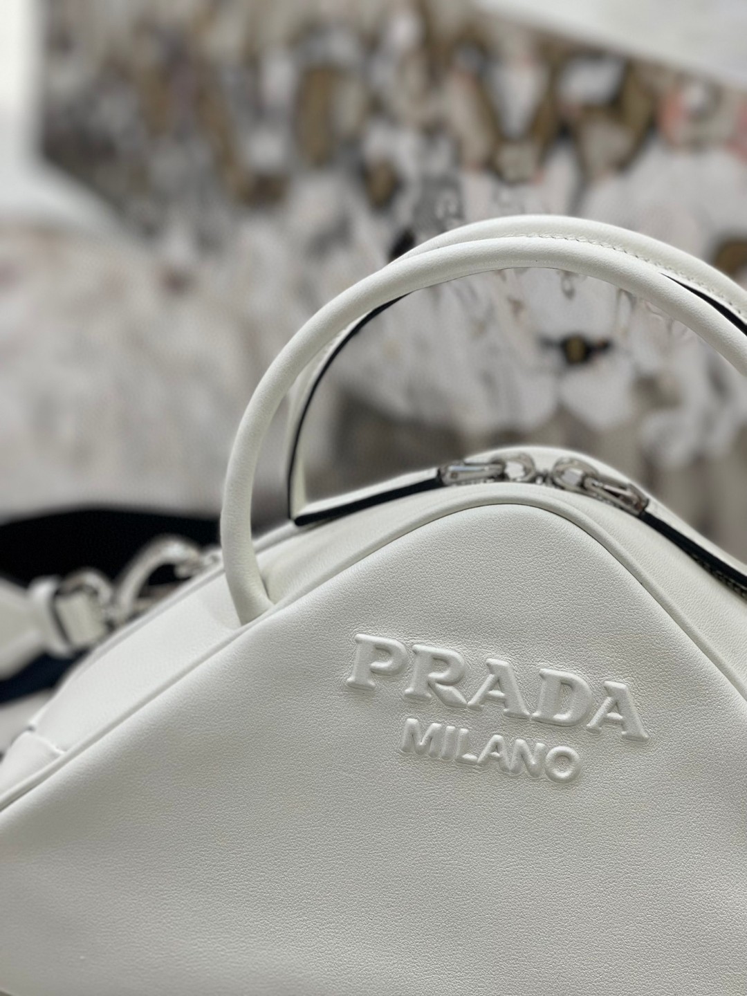 Pra*a Triangle Bag White/Black For Women 9.8 in / 25 cm 1BB082_2BYA_F0009_V_NEO