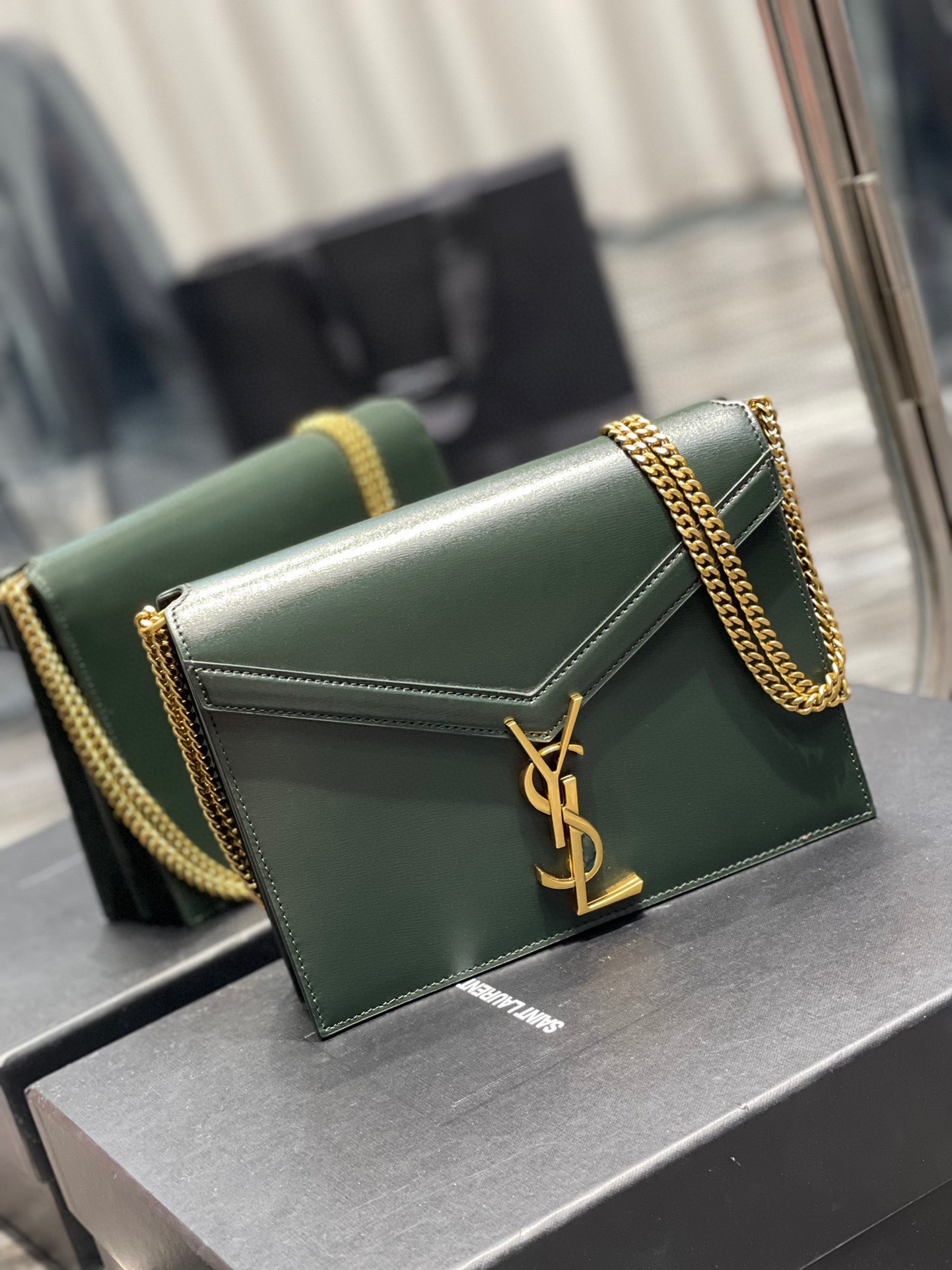 Sa1nt Lau*nt Cassandra Medium Chain Bag Black/White/Red/Green/Burgundy For Women‎ 8.6in/22cm