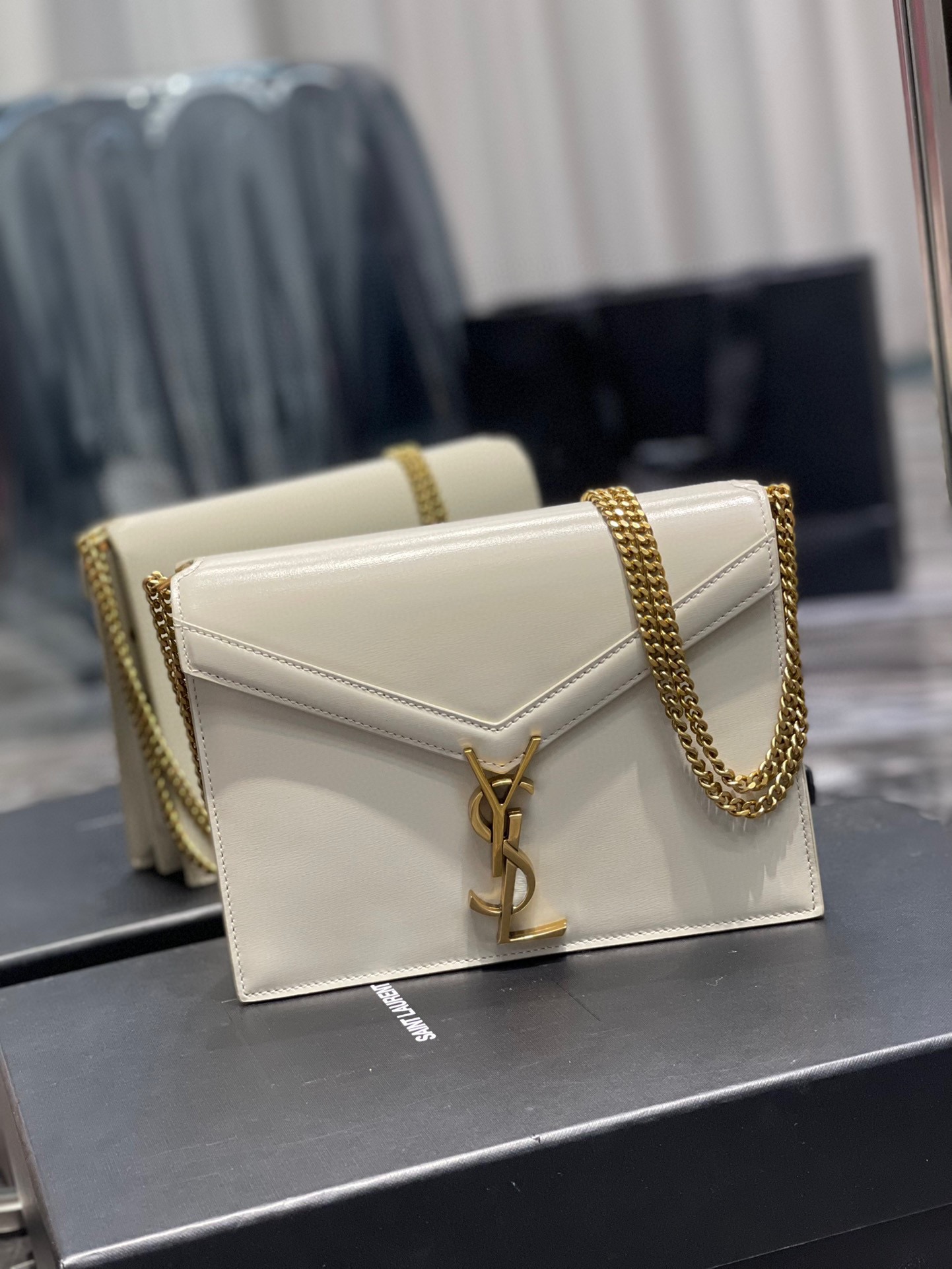 Sa1nt Lau*nt Cassandra Medium Chain Bag Black/White/Red/Green/Burgundy For Women‎ 8.6in/22cm