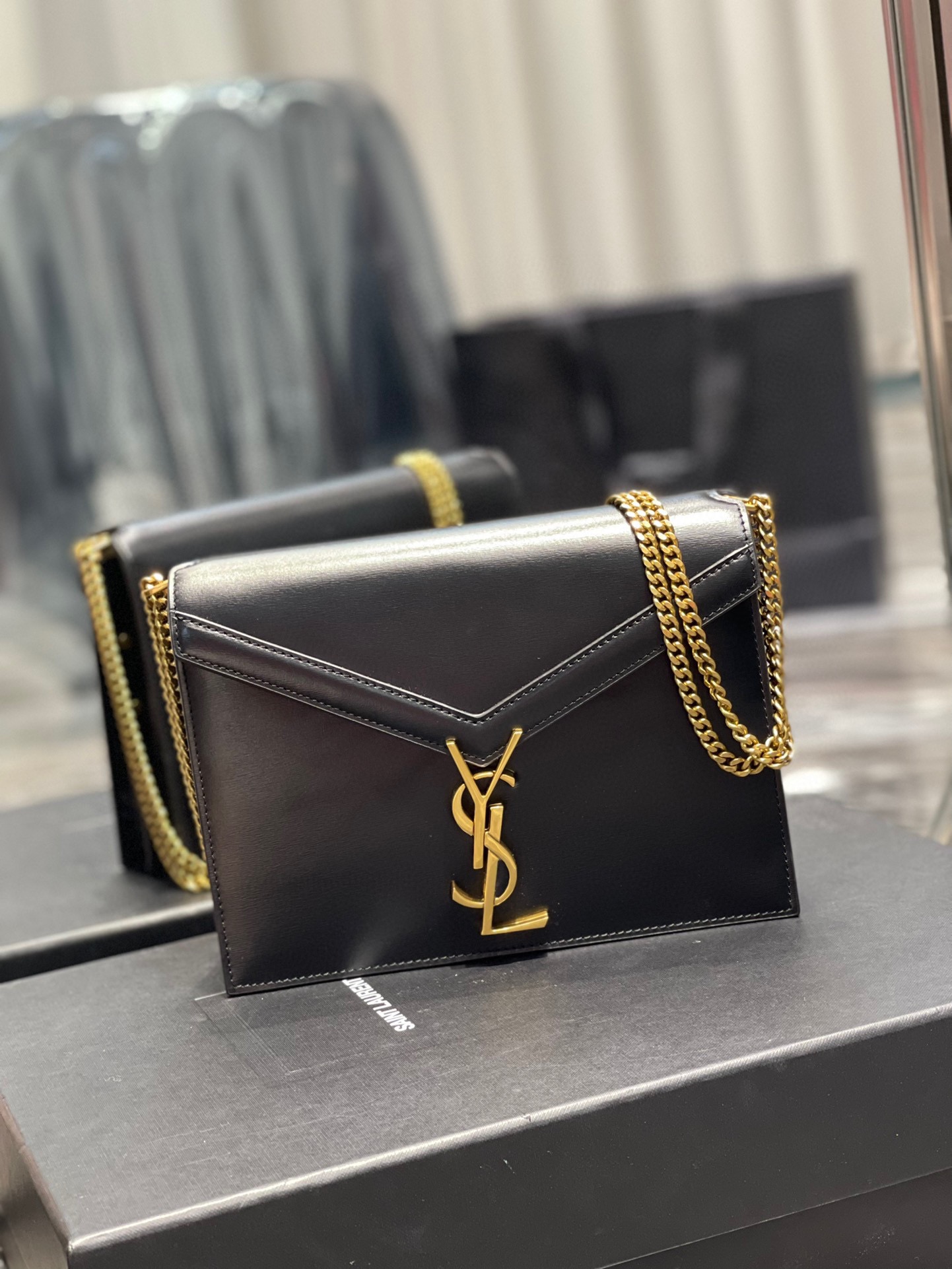 Sa1nt Lau*nt Cassandra Medium Chain Bag Black/White/Red/Green/Burgundy For Women‎ 8.6in/22cm