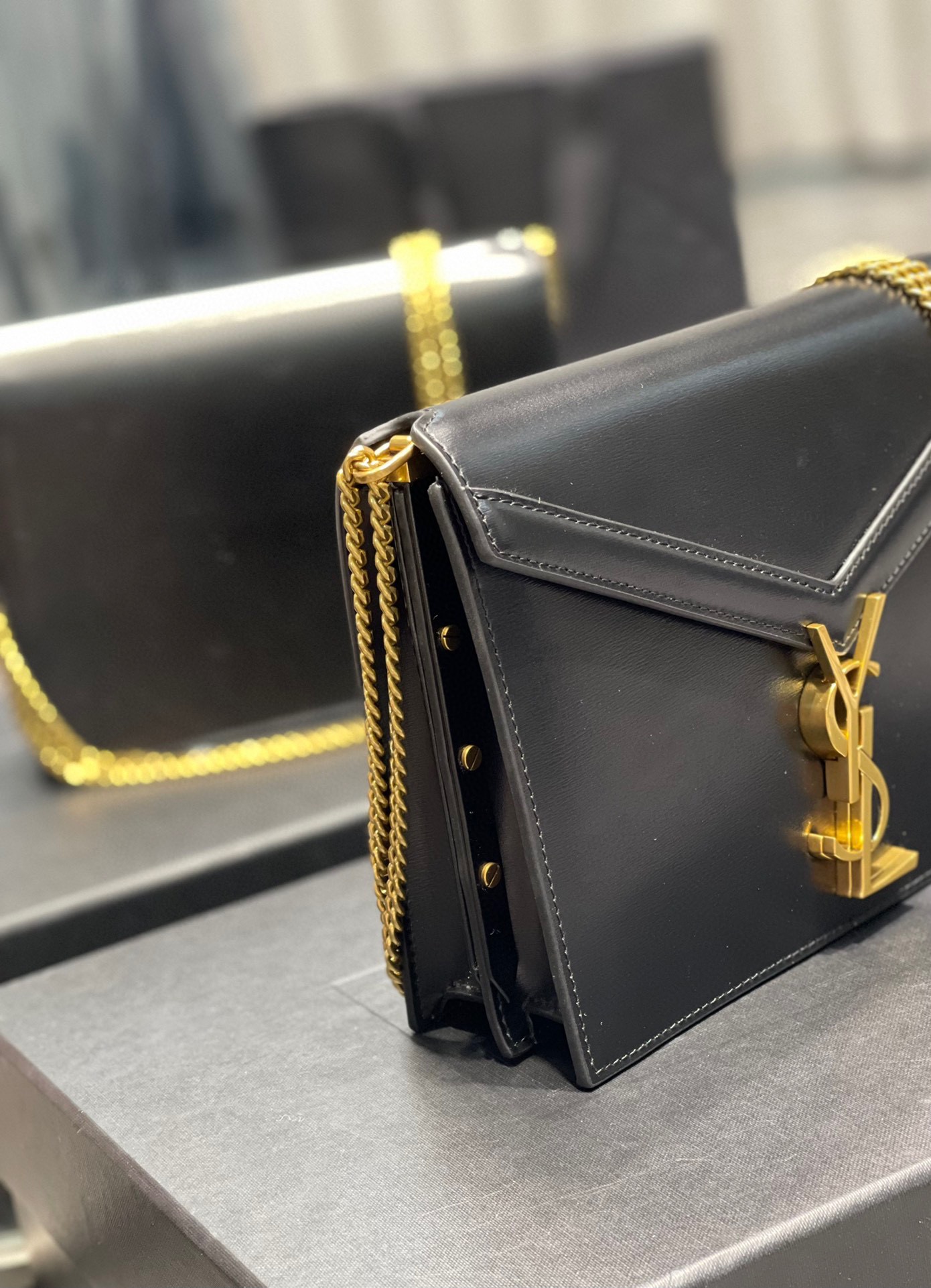 Sa1nt Lau*nt Cassandra Medium Chain Bag Black/White/Red/Green/Burgundy For Women‎ 8.6in/22cm