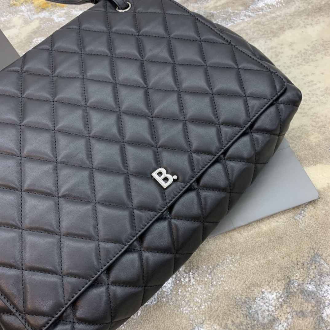Ba1en*iaga Touch B. Shoulder Bag Quilted Large In Black For Women 14n/36cm