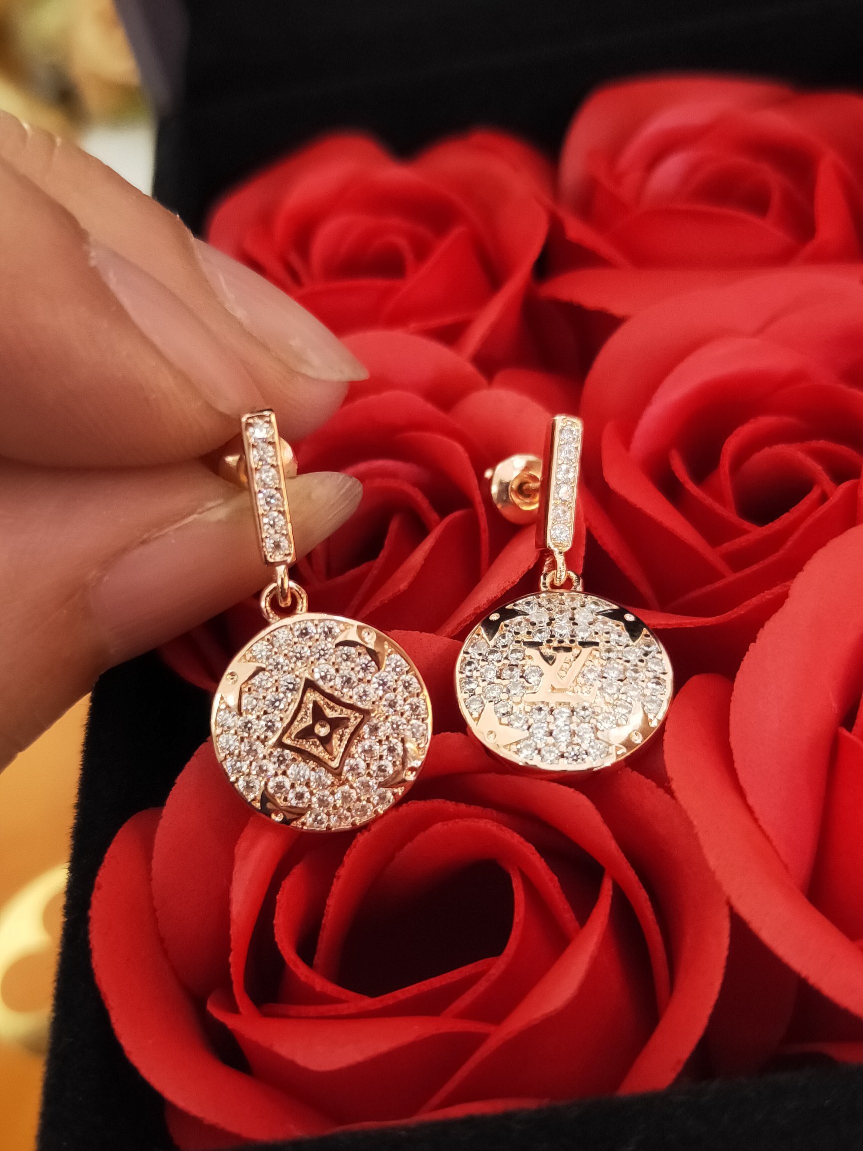 L0vis Vvtt0n Color Blossom Earrings Pink Gold Tone For Women