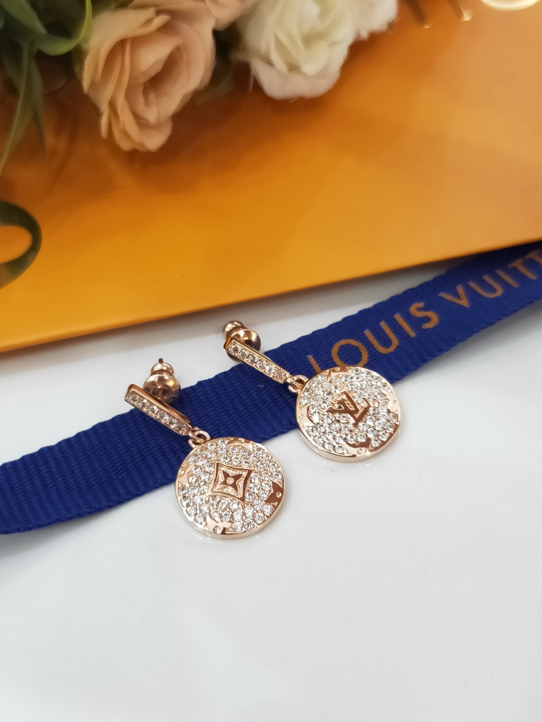 L0vis Vvtt0n Color Blossom Earrings Pink Gold Tone For Women
