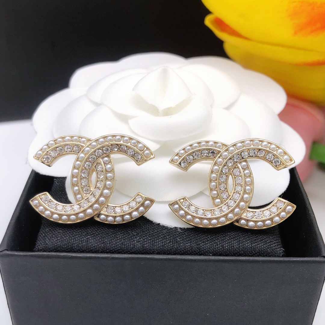 Ch**el Crystal CC Stud Earrings Gold For Women