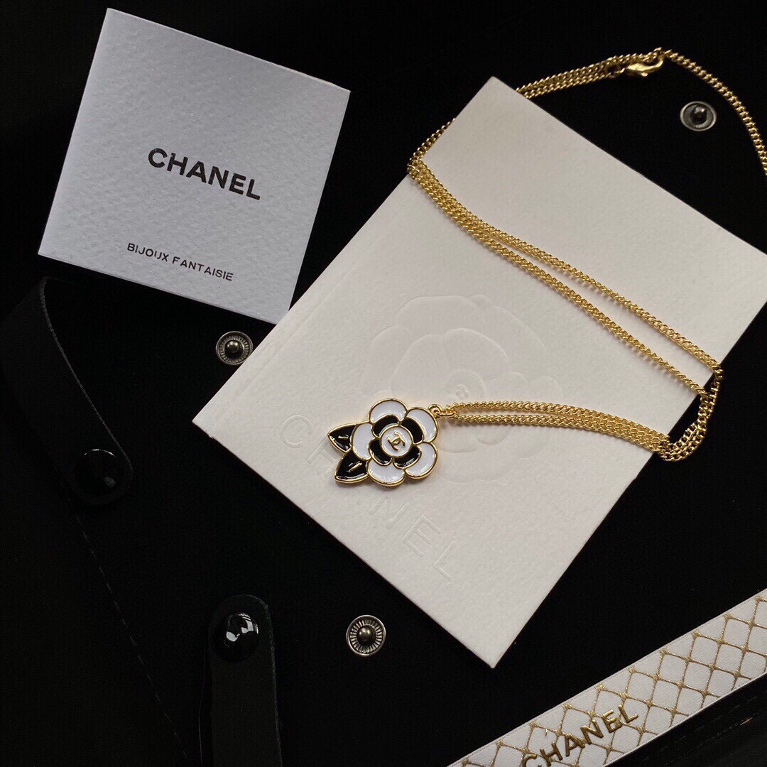 Ch**el Flower Necklace White For Women