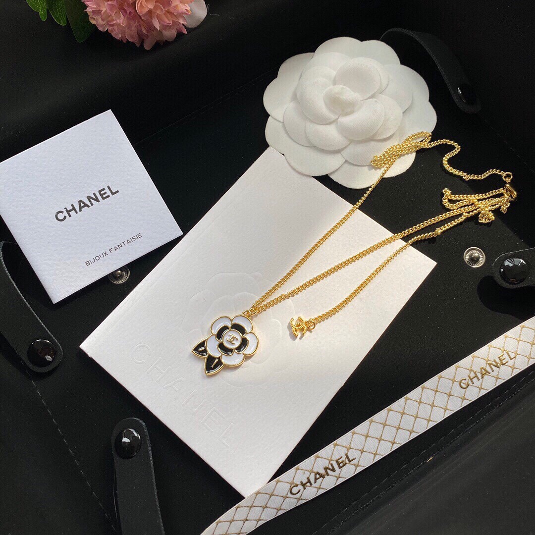 Ch**el Flower Necklace White For Women