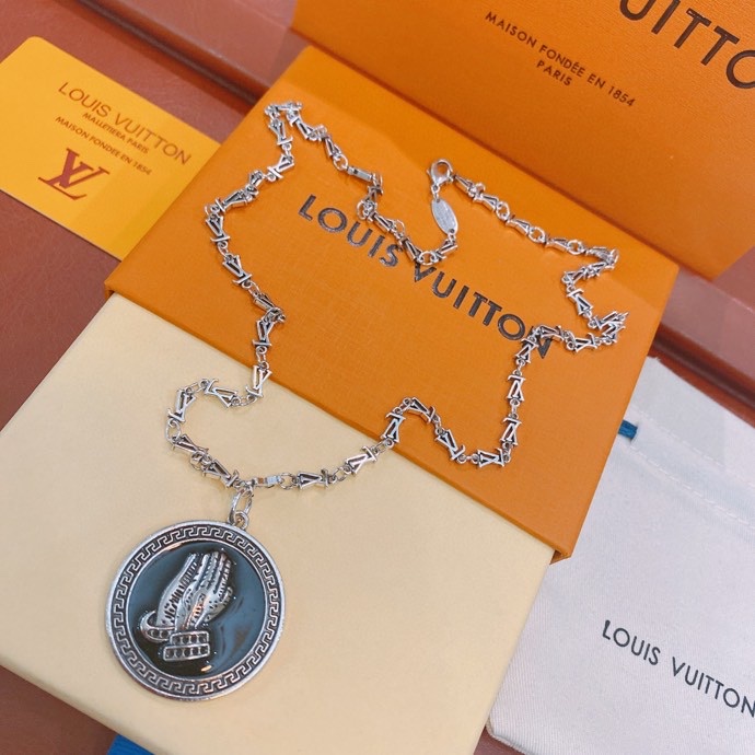 L0vis Vvtt0n LV Letter Necklace Silver For Women