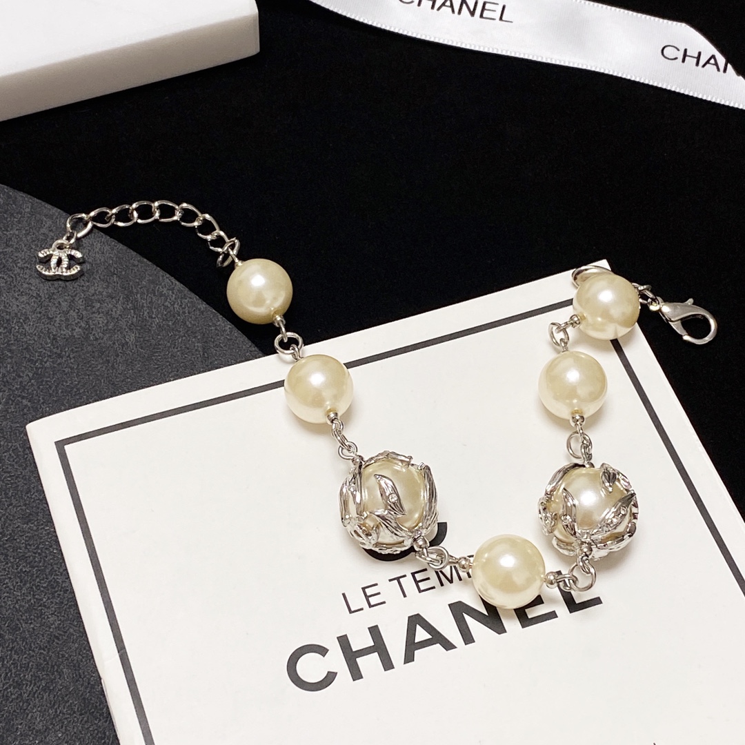 Ch**el Pearl Bracelet Beige For Women