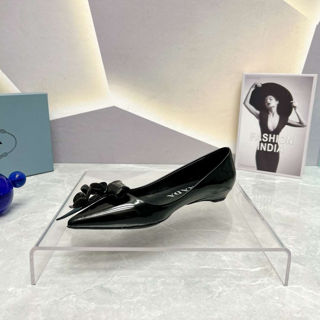 Pra*a Patent Pumps Black For Women