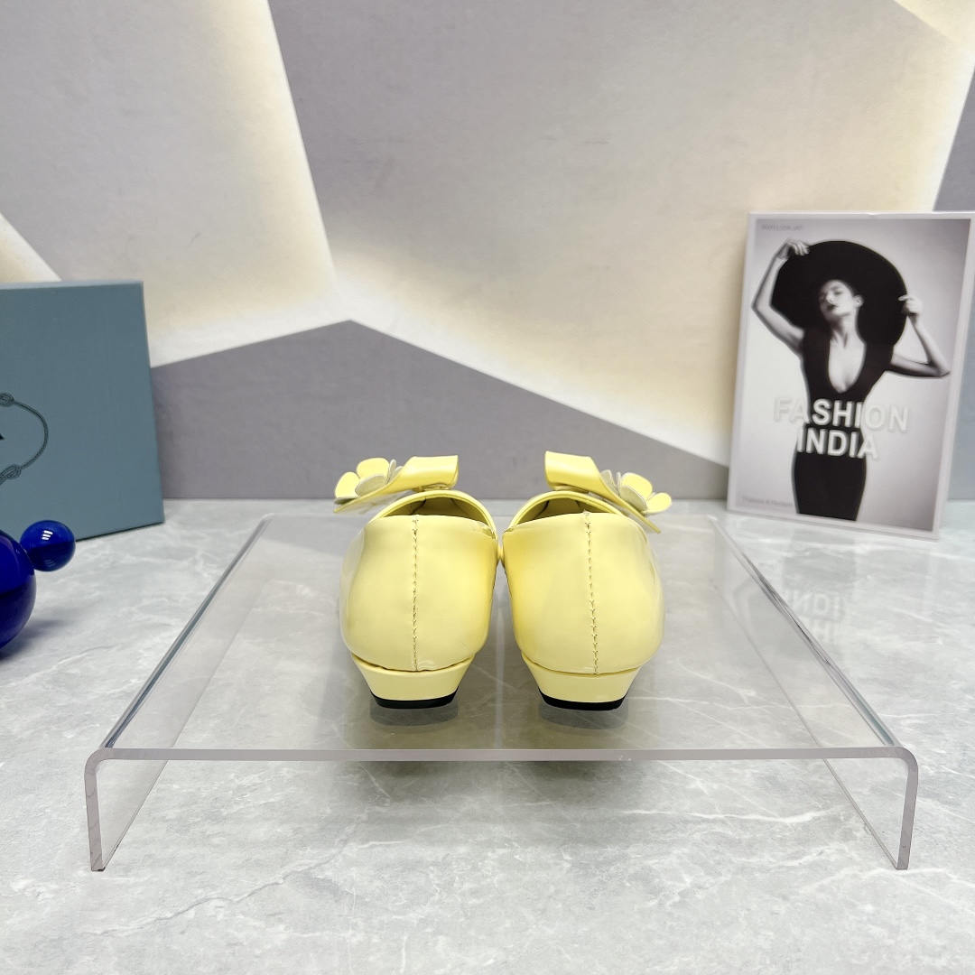 Pra*a Patent Pumps Yellow For Women