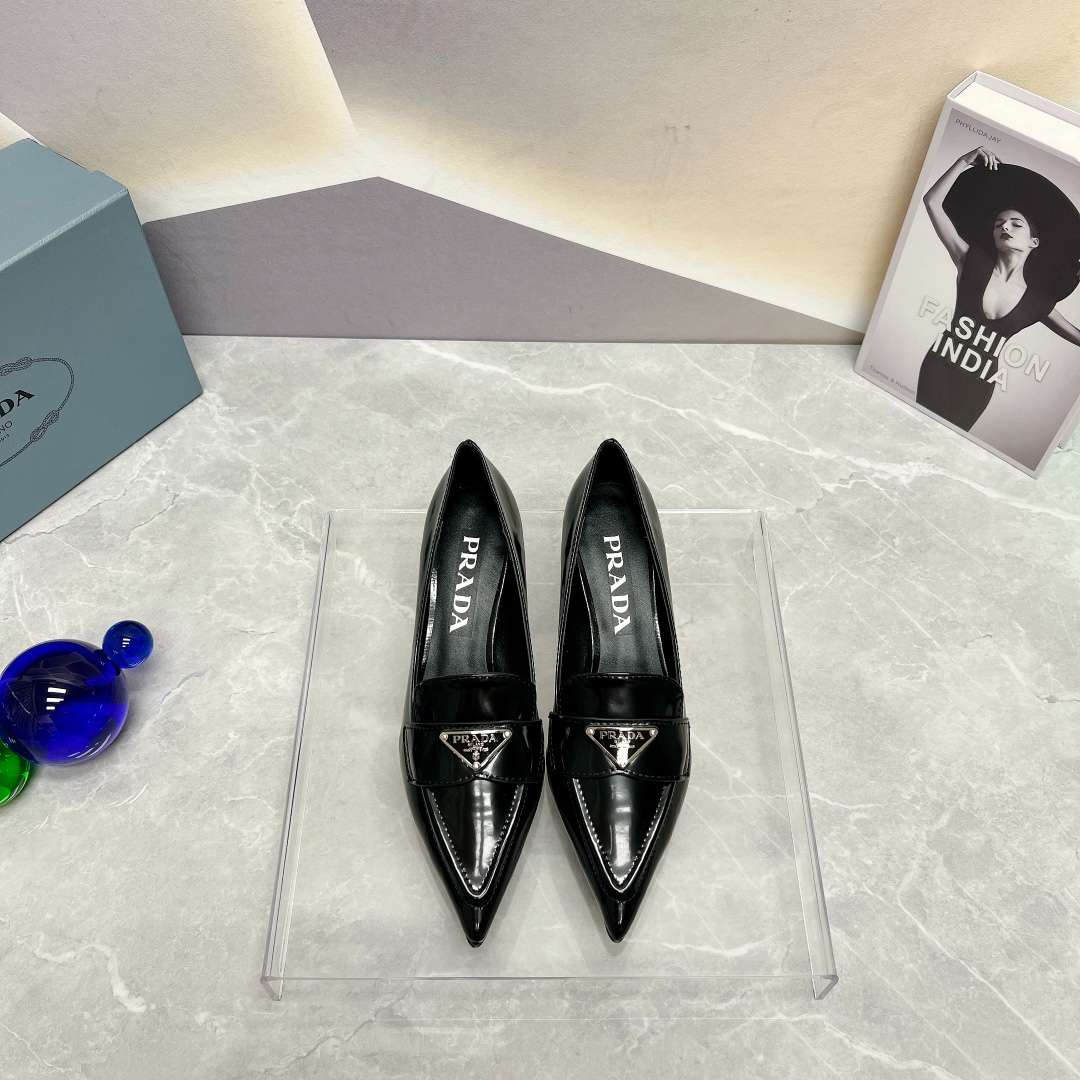 Pra*a Patent Pumps Black For Women