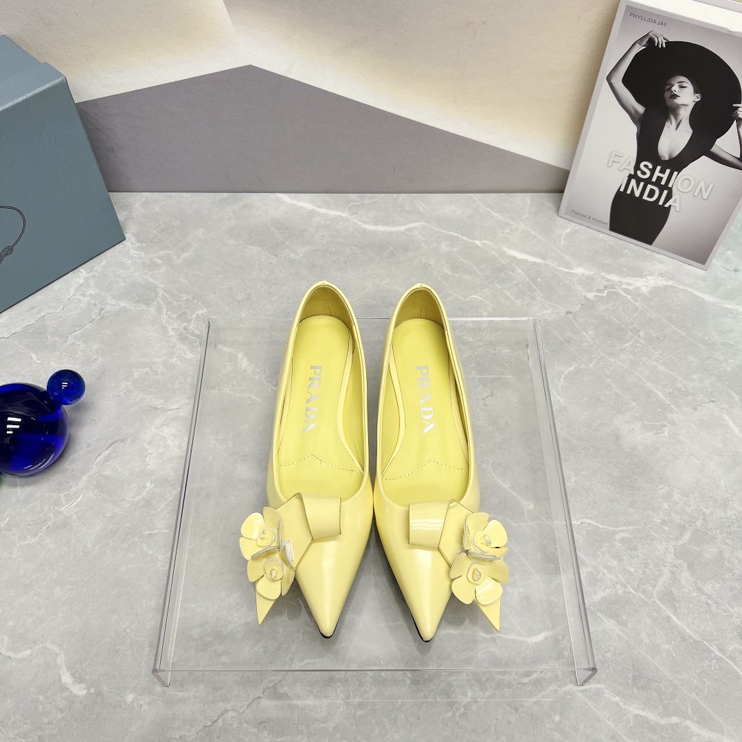 Pra*a Patent Pumps Yellow For Women