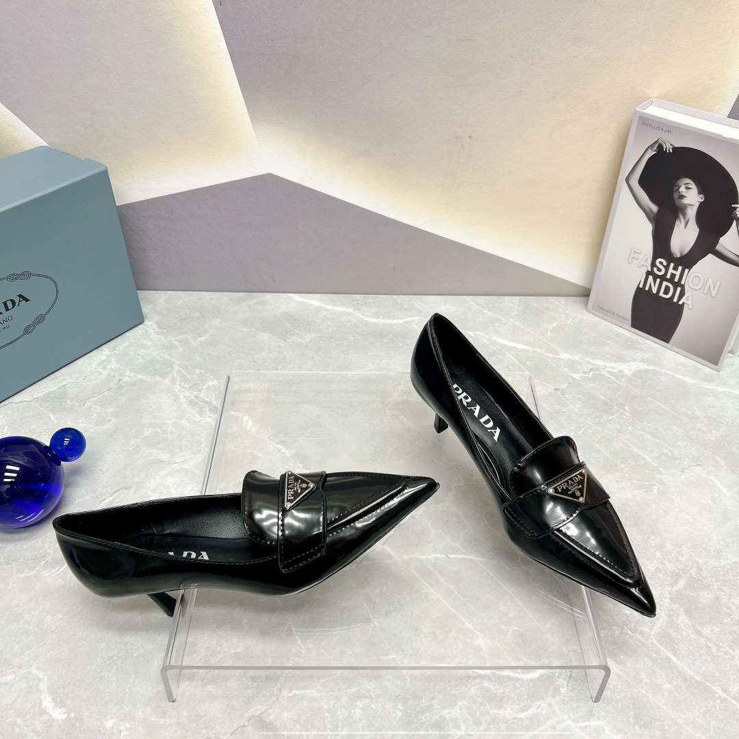 Pra*a Patent Pumps Black For Women