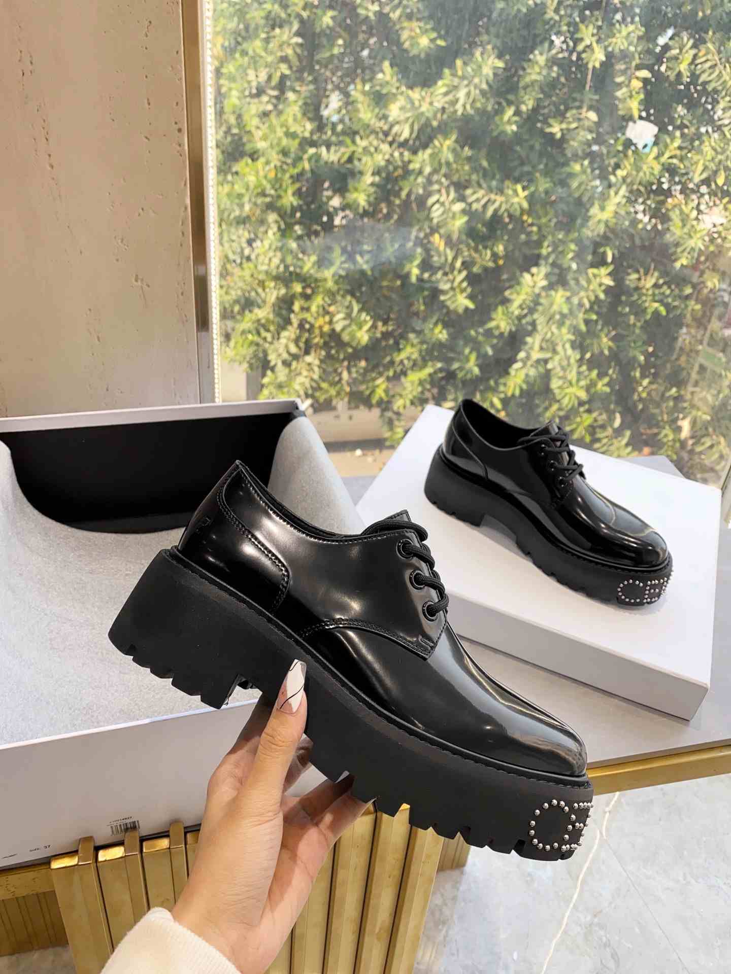 Ce1i*e Bulky Derby With Studded Outsole Black For Women 353303602C.38NO