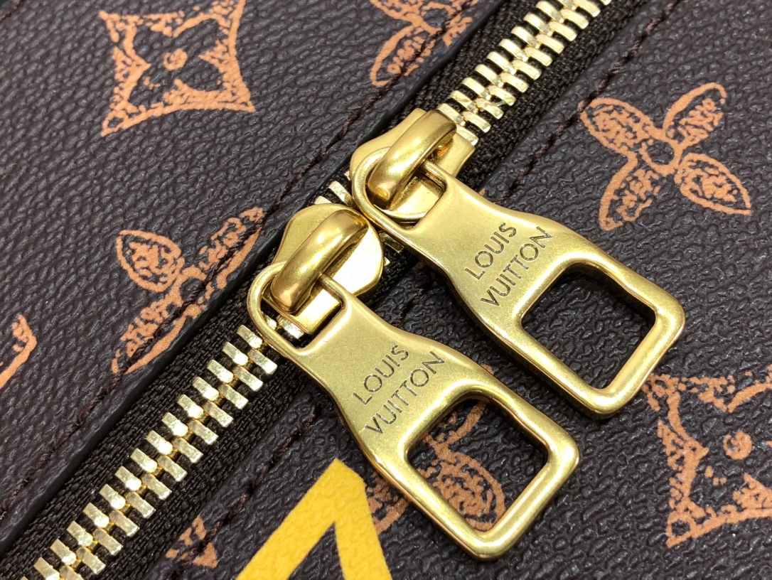 L0vis Vvtt0n Vertical Box Trunk Bag Monogram Brown For Women 8.6in/22cm