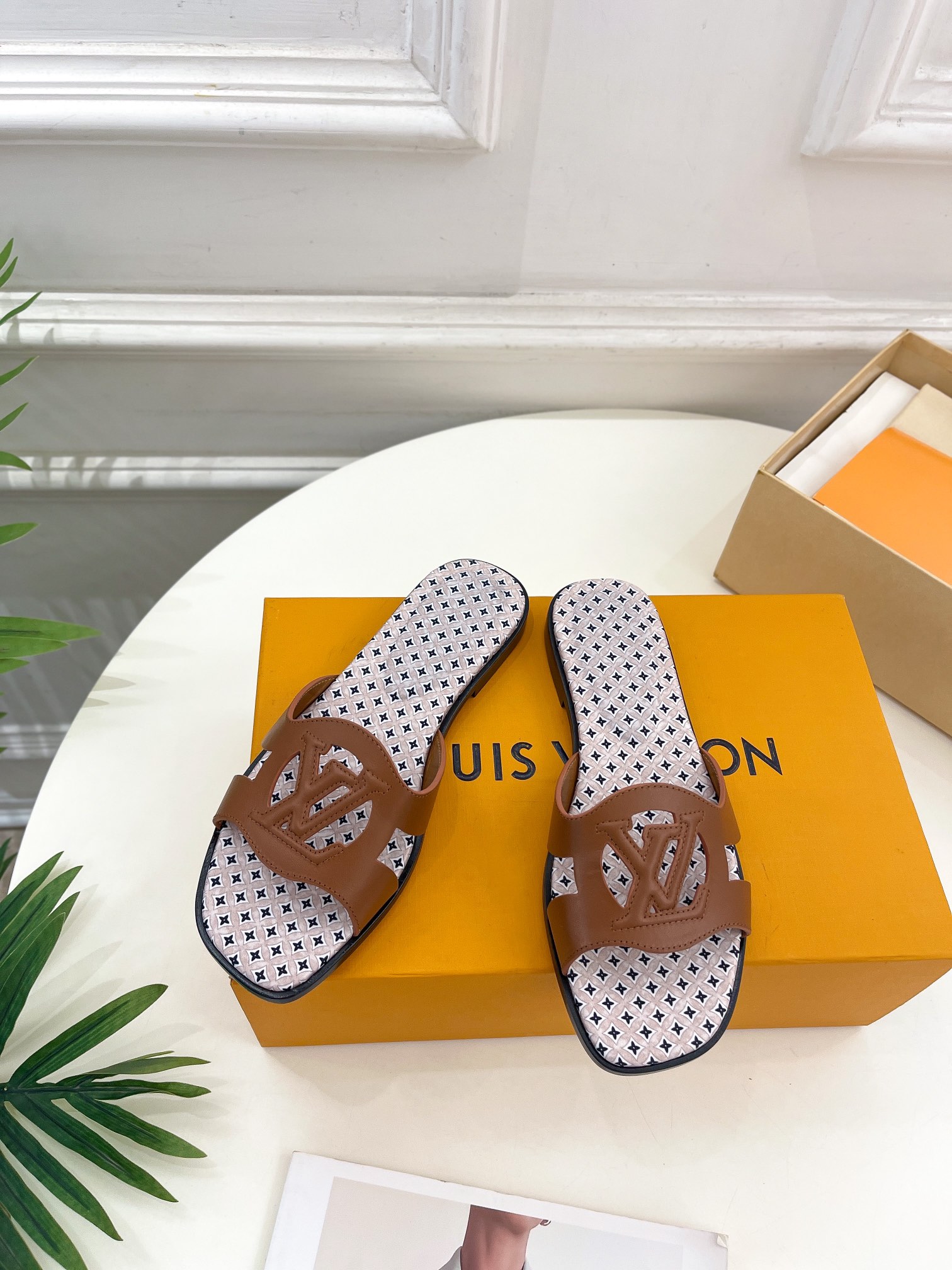 L0vis Vvtt0n Isola Flat Mule LV Dark Brown For Women