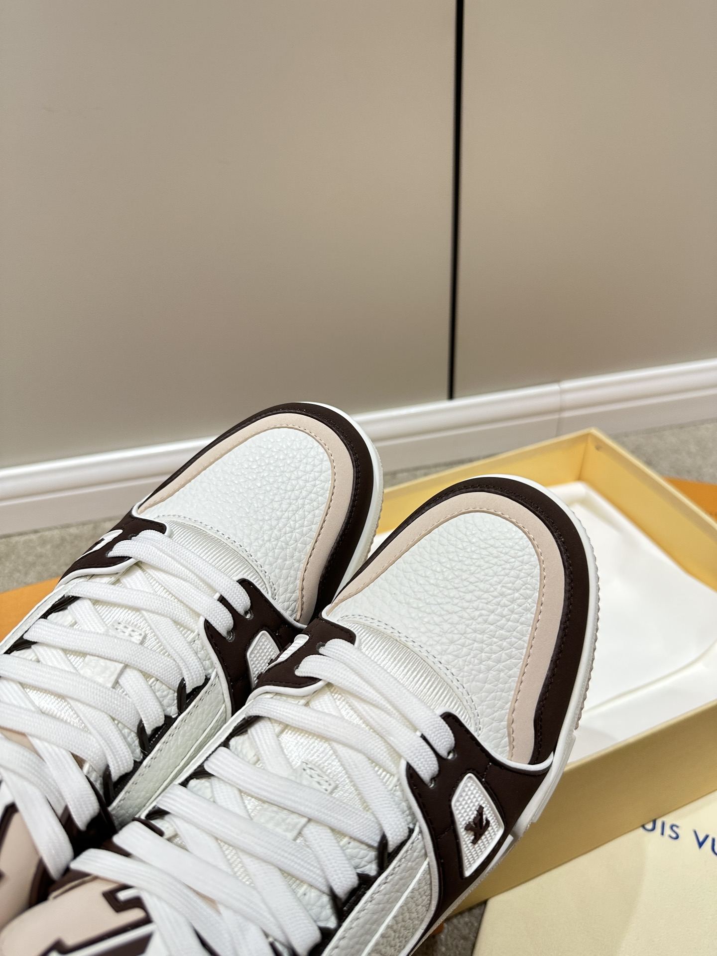L0vis Vvtt0n LV Trainer Sneaker Dark Brown For Women