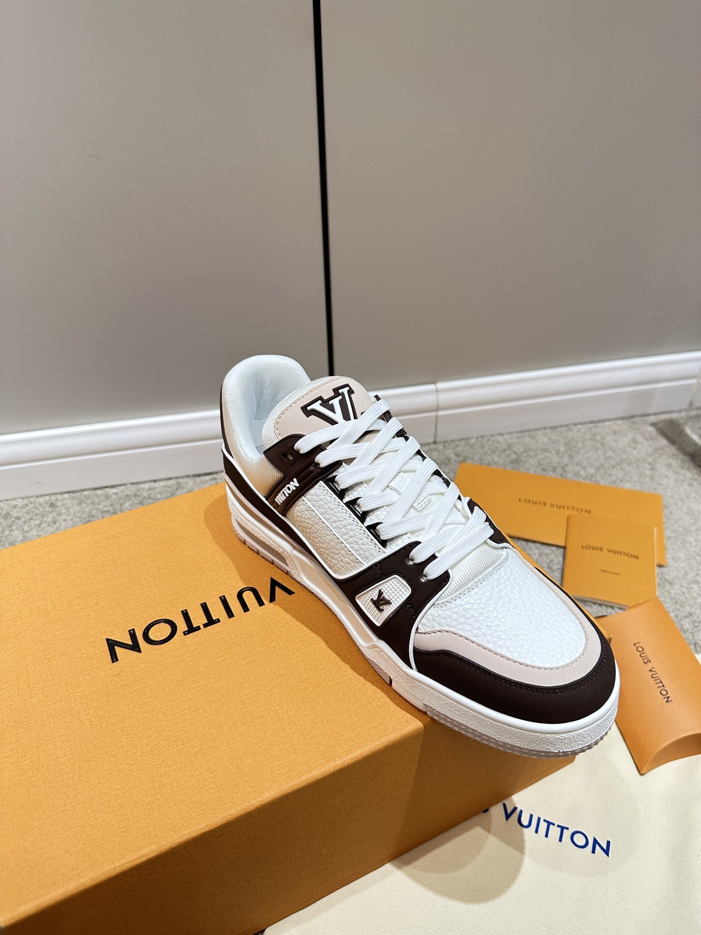 L0vis Vvtt0n LV Trainer Sneaker Dark Brown For Women