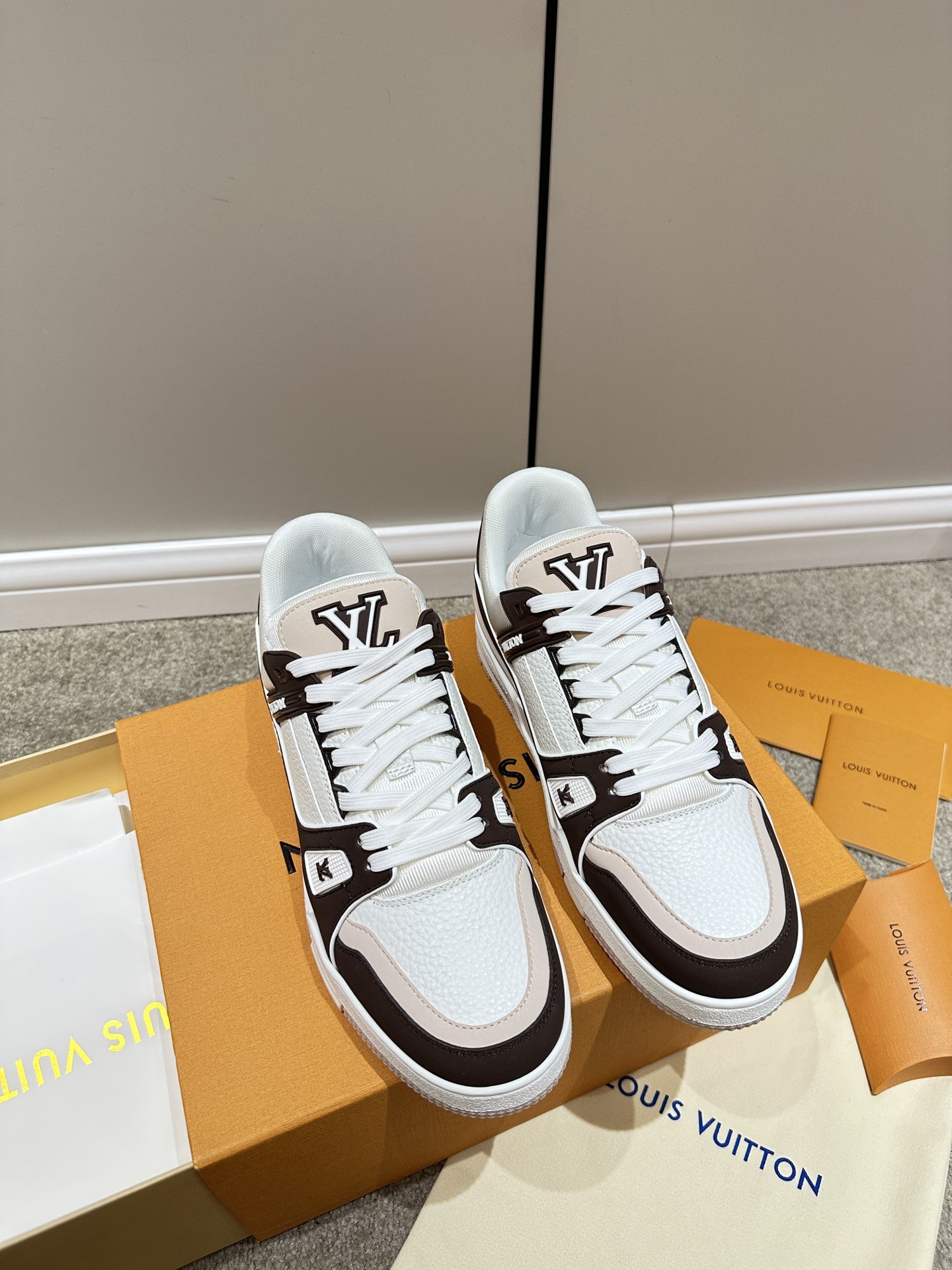 L0vis Vvtt0n LV Trainer Sneaker Dark Brown For Women