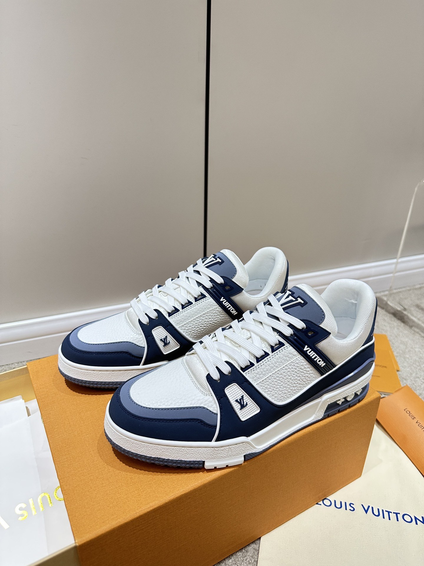 L0vis Vvtt0n LV Trainer Sneaker Blue For Women