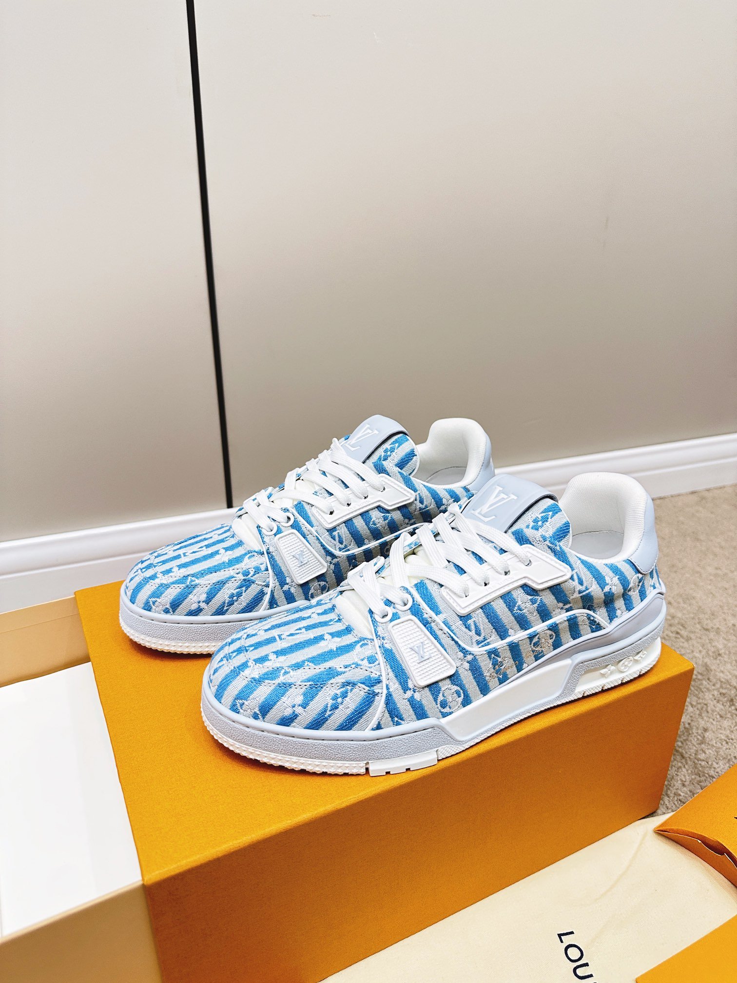 L0vis Vvtt0n Retro Basketball Sneakers Blue For Women
