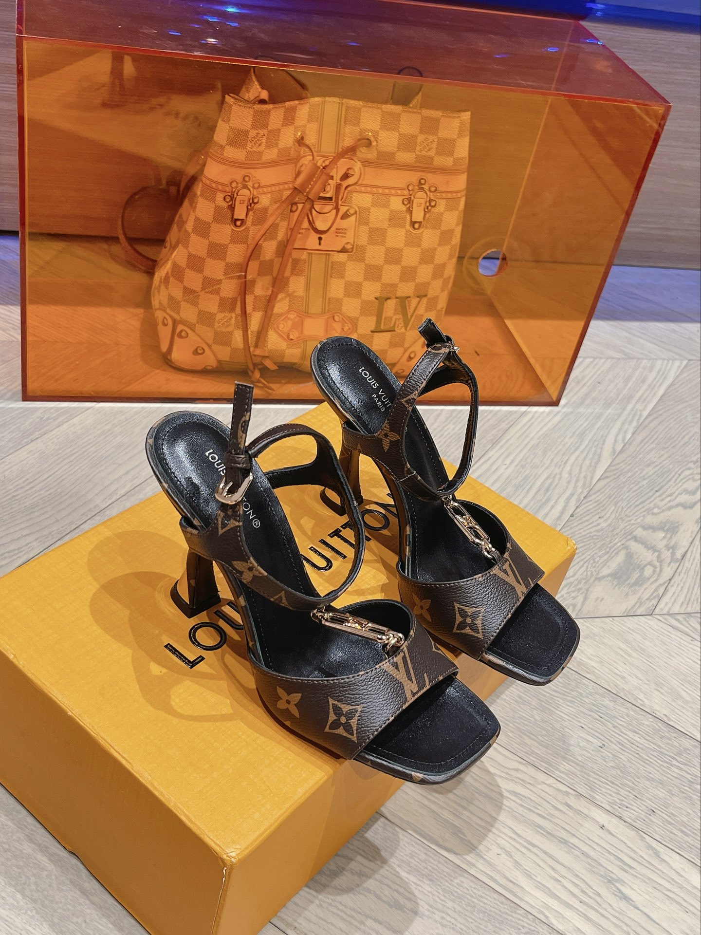 L0vis Vvtt0n Sparkle Sandal Brown For Women 9.5 cm / 3.7-inch