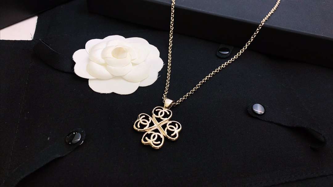 Ch**el Hollow C Double Heart-Shaped Short Necklace Gold For Women