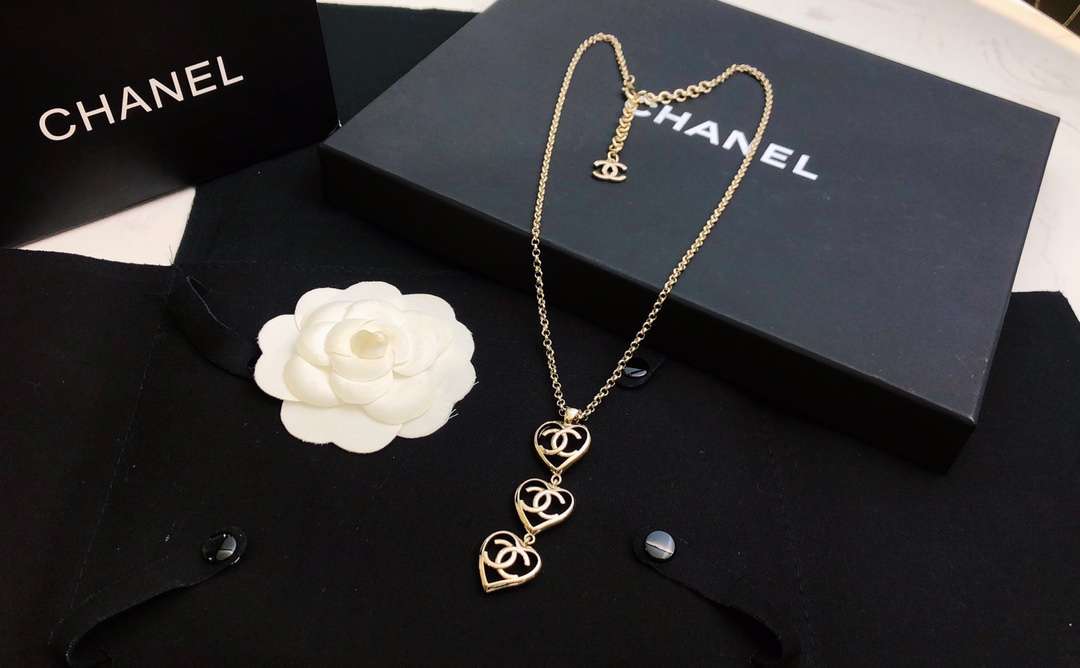 Ch**el Hollow C Heart-Shaped Necklace Gold For Women