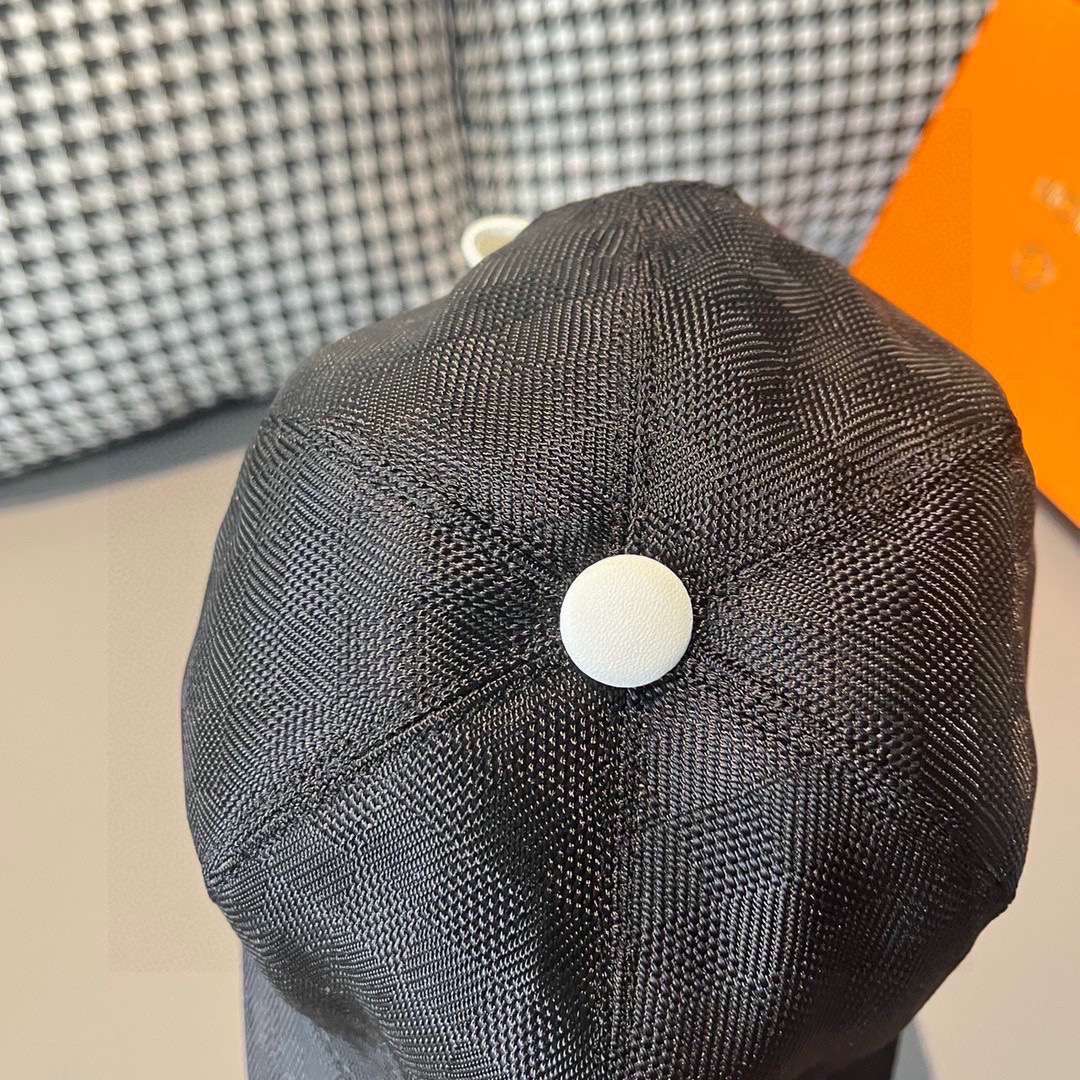 L0vis Vvtt0n Epi Monogram Cap Black For Men