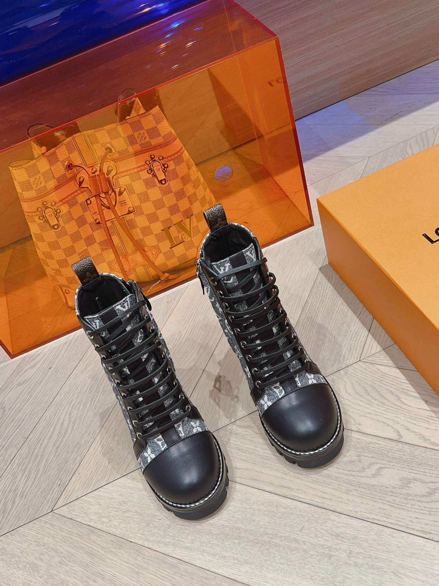 L0vis Vvtt0n Moonlight Ankle Boots Black For Women