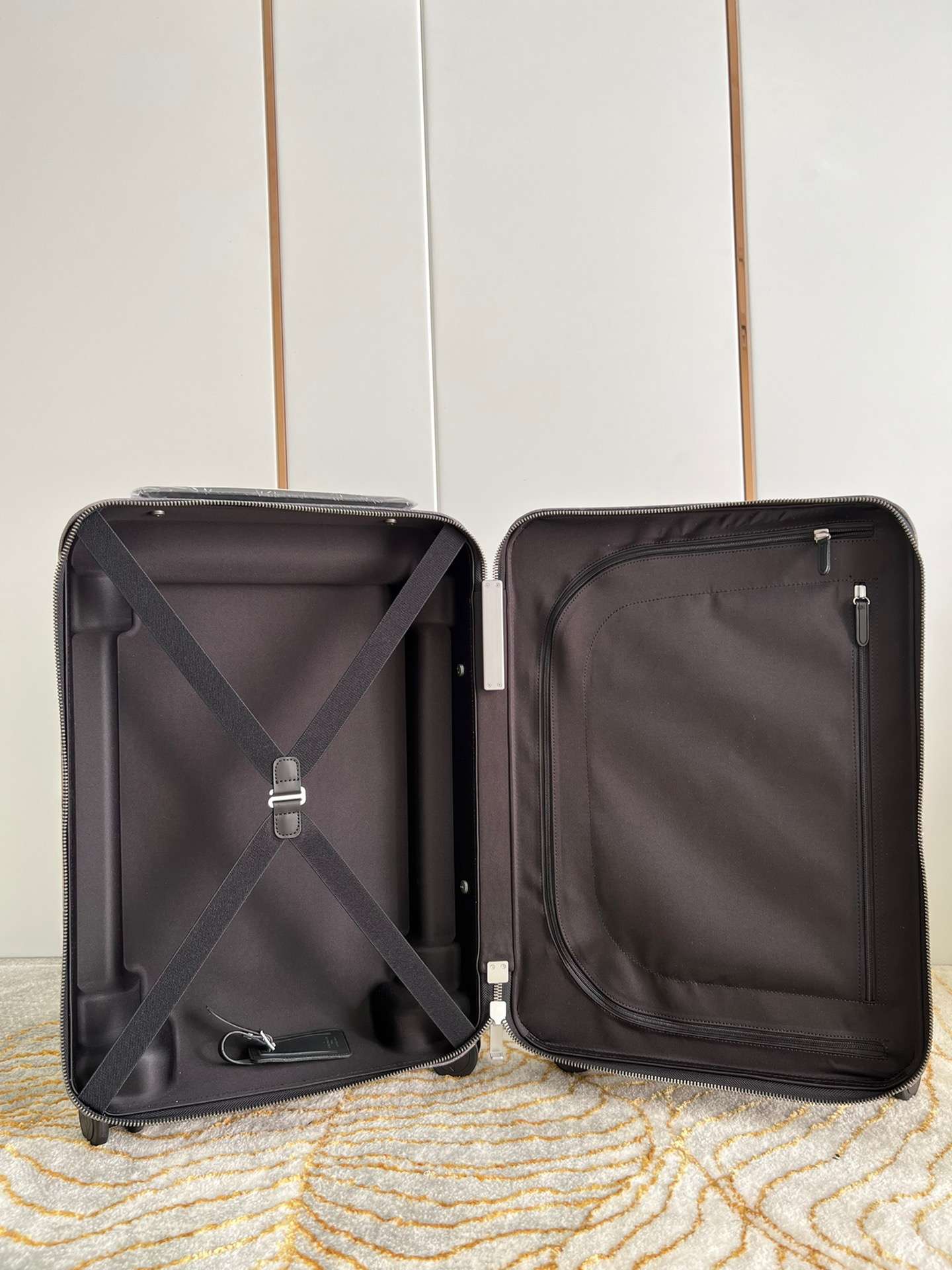 L0vis Vvtt0n Monogram Horizon 55 Grey 21.7in/55cm