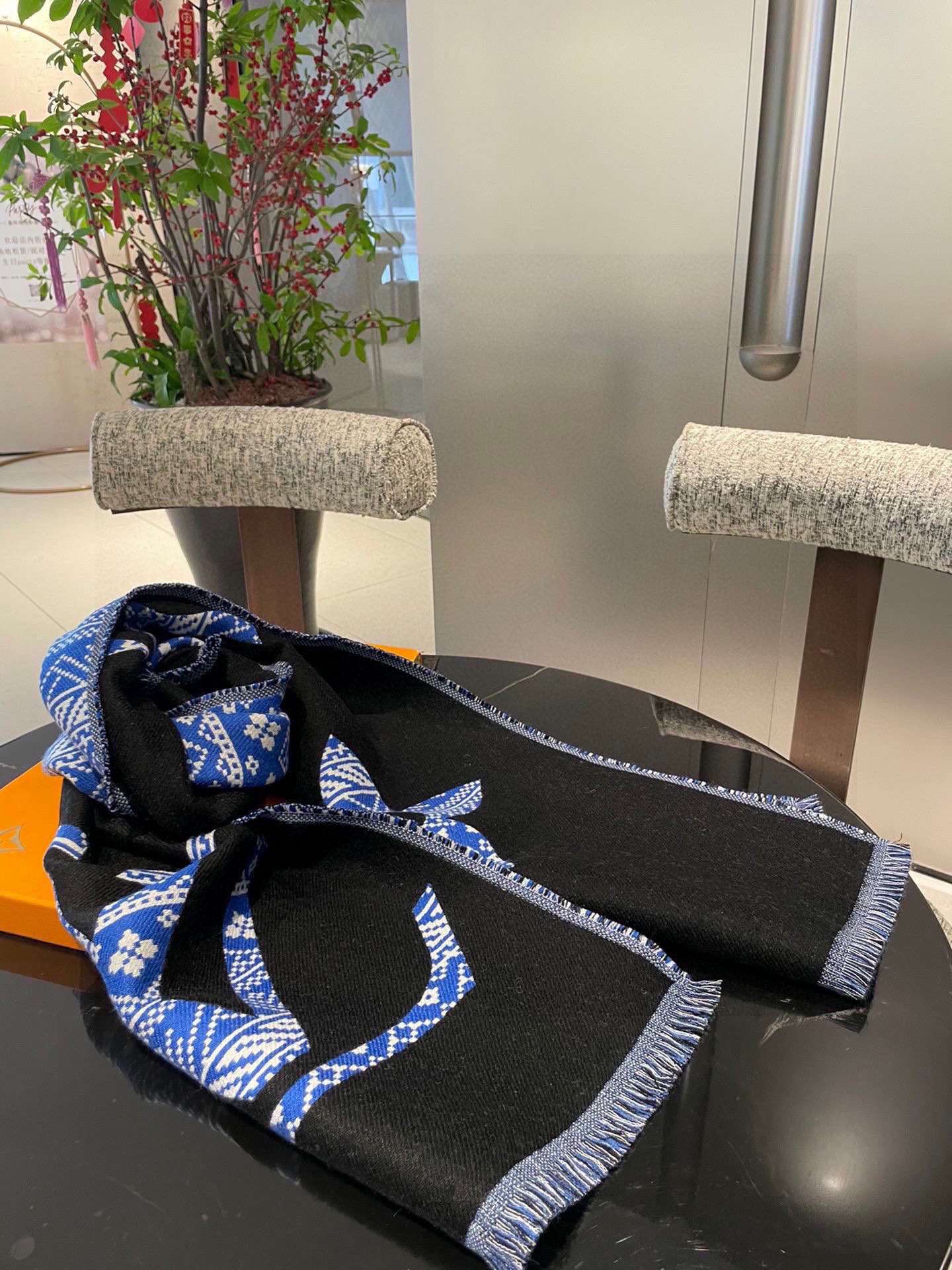 L0vis Vvtt0n MNG Two-Sided Scarf Blue For Women