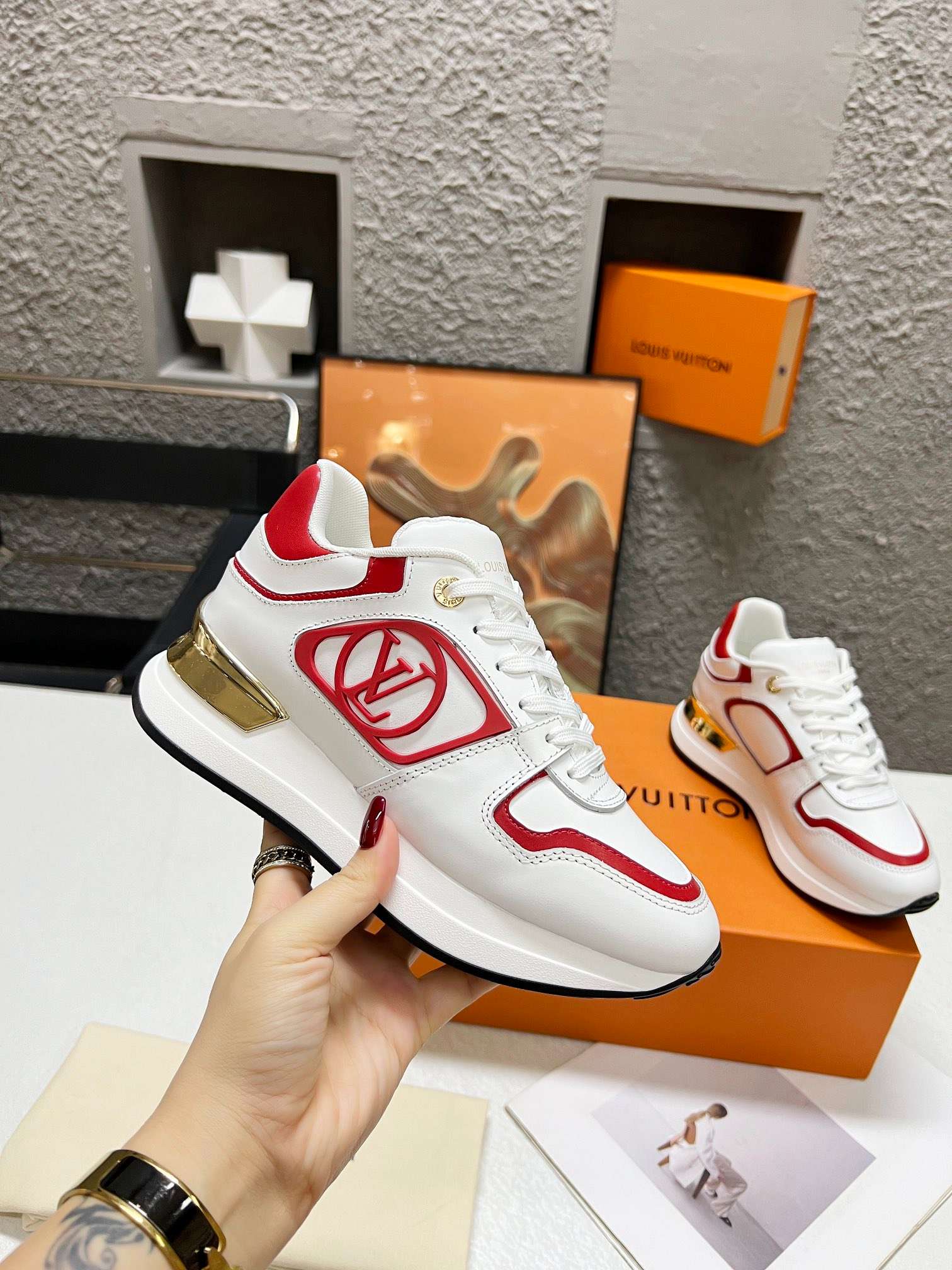 L0vis Vvtt0n Neo Run Away Sneaker White For Women