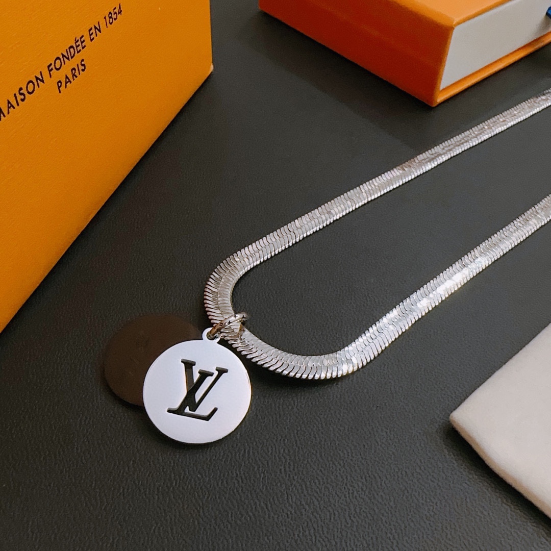 L0vis Vvtt0n Necklace Silver For Women