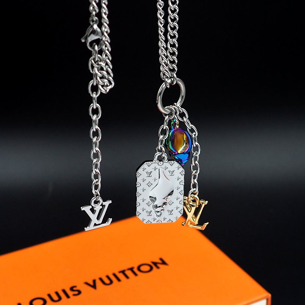 L0vis Vvtt0n Shell Pendant Silver For Men