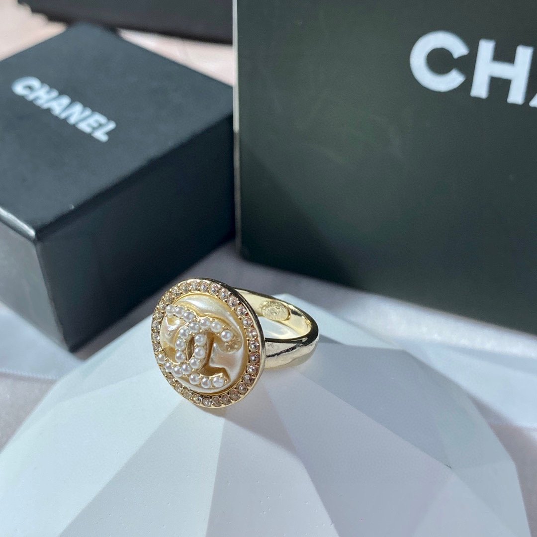 Ch**el Ring