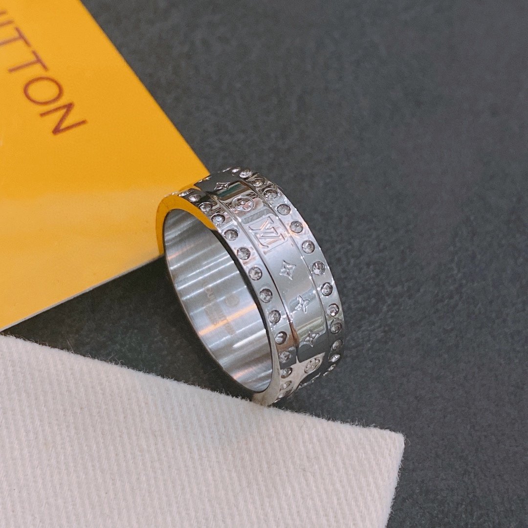 L0vis Vvtt0n Ring