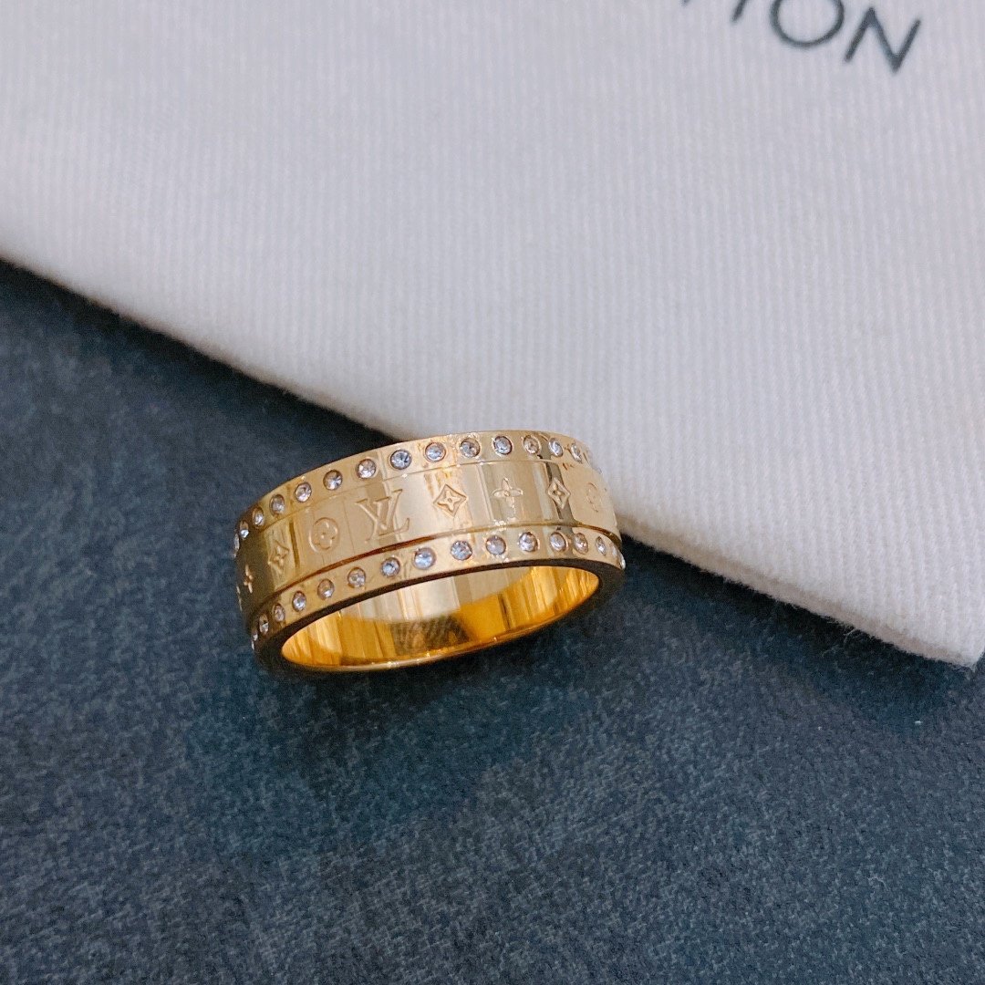 L0vis Vvtt0n Ring